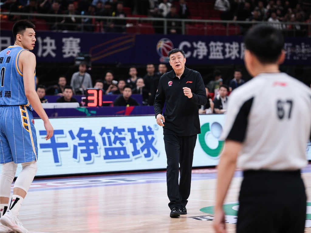 展现了他过 展现了他过